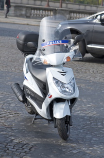 Scooter de police © Keryann. Scooter de police © Keryann.