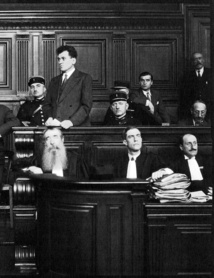 Gorguloff à son procès en 1932 Par Agence de presse Meurisse commons.wikimedia.org, BNF Gallica, Domaine public - commons.wikimedia.org Gorguloff à son procès en 1932 Par Agence de presse Meurisse commons.wikimedia.org, BNF Gallica, Domaine public - commons.wikimedia.org