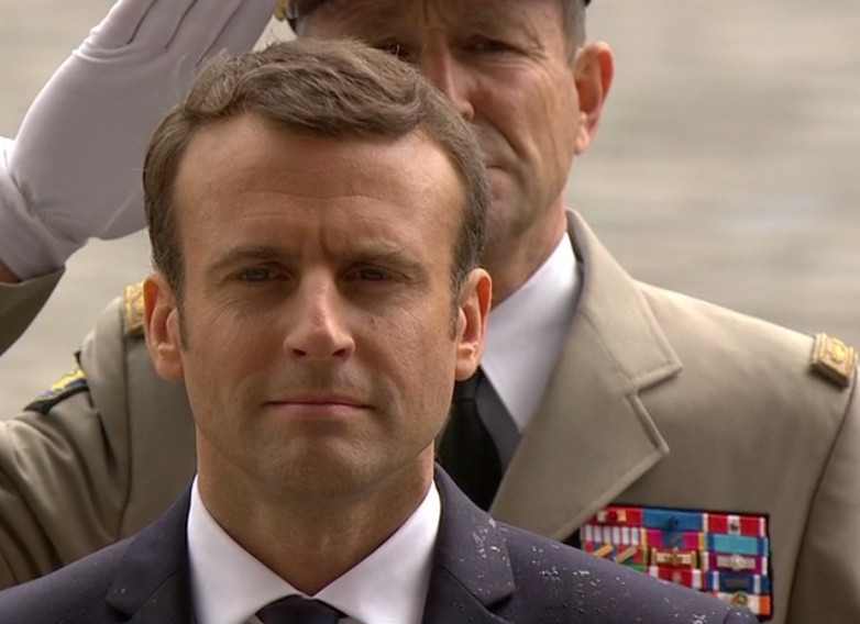 Le président Emmanuel Macron sous l'Arc de Triomphe le 14 mai 2017 © DR.