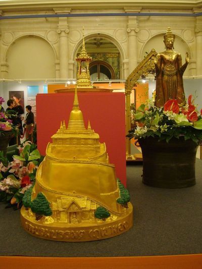 Les reliques du Bouddha à l'Hôtel de Ville.