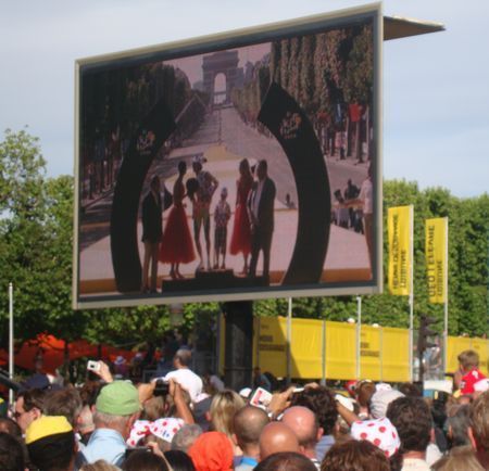 Arrivée du Tour de France : un sport épargné par la crise ?
