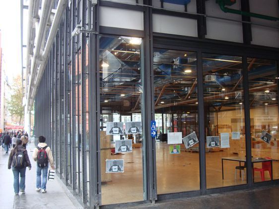 Un centre d'art contemporain et une bibliothèque fermés au public