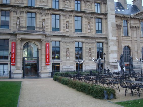 L'entrée du Musée des Arts Décoratifs par le Jardin des Tuileries