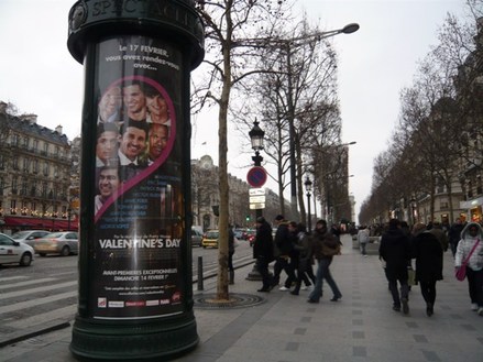 L'avenue des Champs Elysées s'apprête à fêter la Saint Valentin