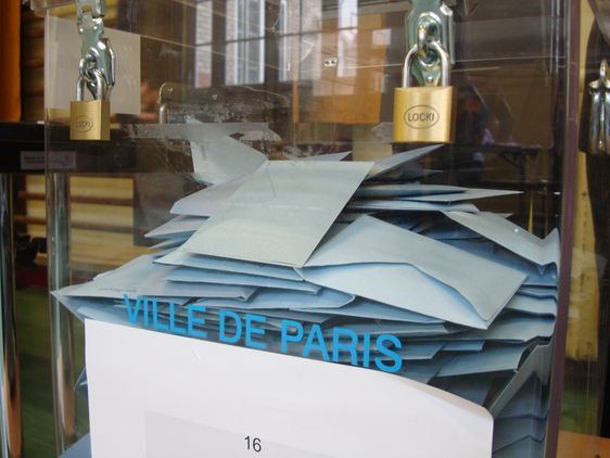 Bureau de vote à Paris le 14 mars