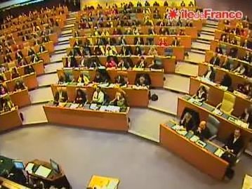 L'hémicycle de l'assemblée régionale comporte 142 élus de la majorité de gauche et 67 élus de la majorité présidentielle