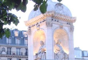 La fontaine rénovée de la Place Saint-Sulpice