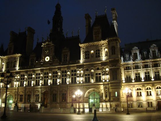 L'Hôtel de ville de Paris de nuit