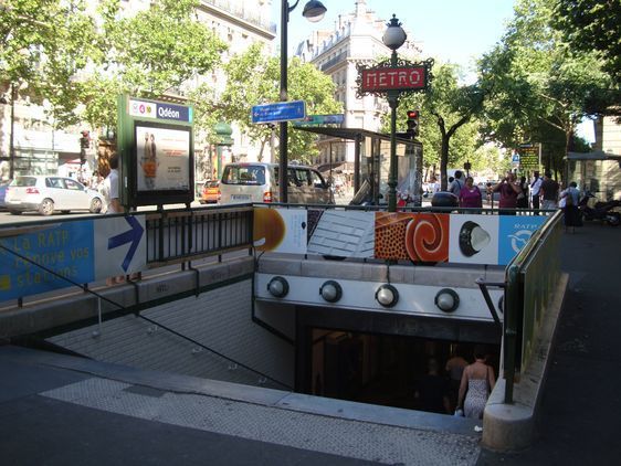 Le métro Odéon dans le 6ème arrondissement