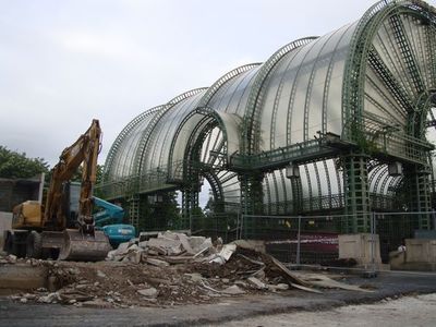 Deux permis de démolir ont été déposés par la Mairie de Paris : démolition du jardin des Halles (notre photo) et du pavillon Willerval. Aucun permis de construire n'a encore été déposé.