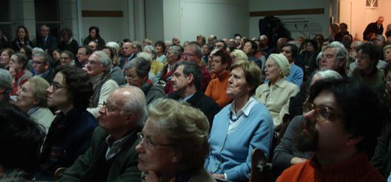 250 personnes ont assisté à la réunion publique du 24 novembre 2010
