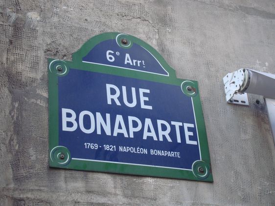 La rue Bonaparte dans le 6e arrondissement de Paris