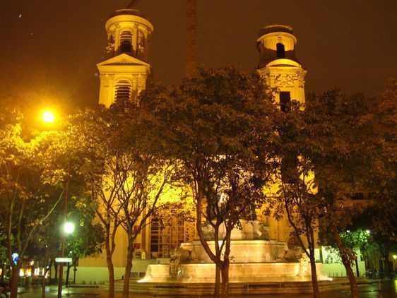 L'Eglise Saint-Sulpice, sur la place du même nom, fait face à la mairie du 6e arrondissement de Paris.