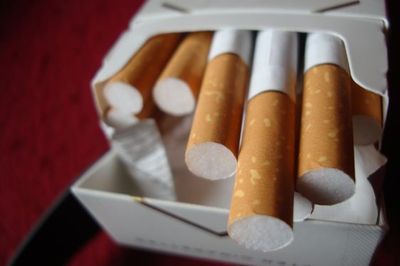 8,42 tonnes de cigarettes ayant transité par voie postale en Ile-de-France ont été saisies par les douanes en 2008.