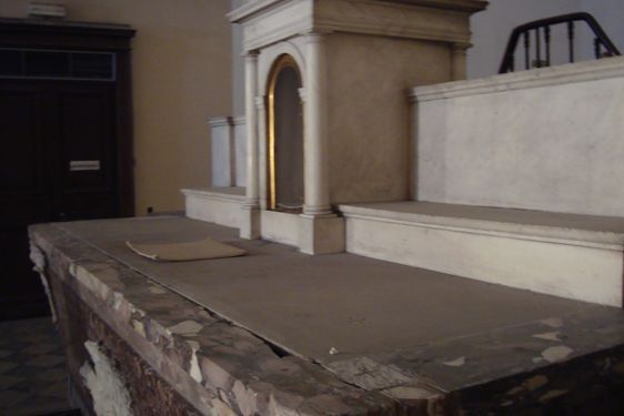 L'autel de la chapelle Laennec (photo prise avec l'autorisation de Allianz et Alterea Cogedim le 7 décembre 2010). L'autel de la chapelle Laennec (photo prise avec l'autorisation de Allianz et Alterea Cogedim le 7 décembre 2010).