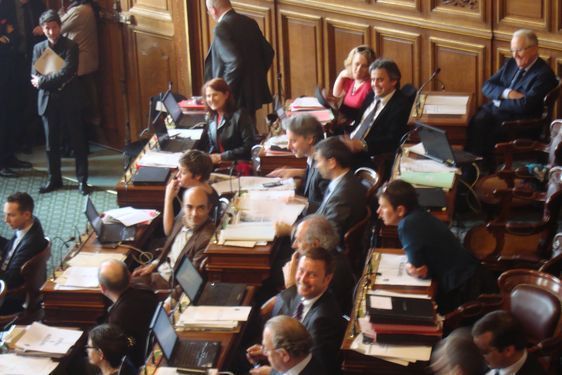 Suite à la question de Romain Lévy sur le recul du service public de la police à Paris, celle de Sylvain Garel sur le risque radiologique à Paris. Les élus du groupe Europe Ecologie-Les Verts et apparentés rangent les affiches Sortons du nucléaire. Suite à la question de Romain Lévy sur le recul du service public de la police à Paris, celle de Sylvain Garel sur le risque radiologique à Paris. Les élus du groupe Europe Ecologie-Les Verts et apparentés rangent les affiches Sortons du nucléaire.