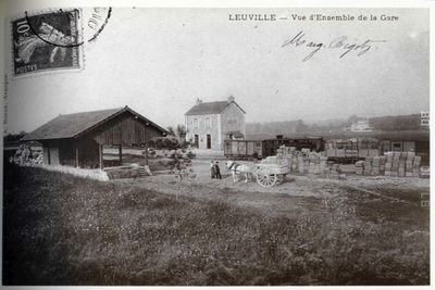Leuville-sur-Orge : les produits maraîchers sont en attente d'être chargés en direction des Halles. Photo : Col. Regnier.