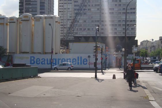 Chantier Beaugrenelle à l'angle Quai de Grenelle, rue Linois. Photo : Louise Wessier.