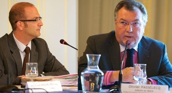 Romain Lévy (à gauche) répond à Olivier Passelecq (à droite), rapporteur du projet de délibération sur la place Mahmoud Darwich. Photo : Stan - sniper-press.com