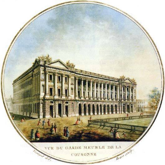 L'Hôtel de la Marine, construit entre 1757 et 1774, est utilisé à l'origine comme garde-meuble de la couronne, où les bijoux et autres biens étaient restaurés, visité par le public une fois par mois de Pâques à la Toussaint jusqu'en 1789. L'Hôtel de la Marine, construit entre 1757 et 1774, est utilisé à l'origine comme garde-meuble de la couronne, où les bijoux et autres biens étaient restaurés, visité par le public une fois par mois de Pâques à la Toussaint jusqu'en 1789.