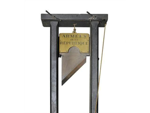 La guillotine - Crédits : Etude Delorme - Collin du Bocage.