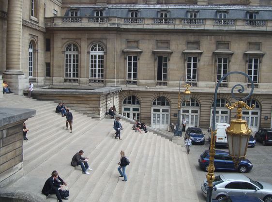 Les marches du Palais de Justice de Paris.