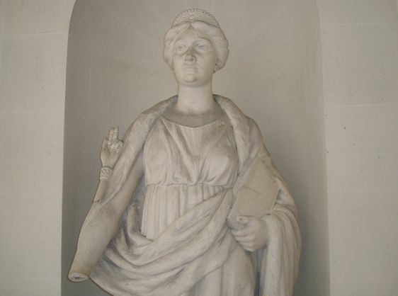 La statue de la Justice dans le couloir qui mène à la 17e Chambre correctionnelle du Palais de Justice de Paris. Photo : VD.