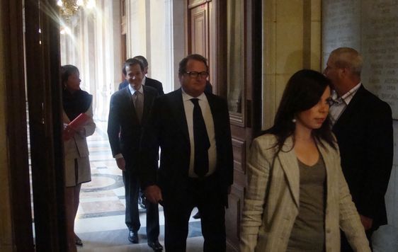 Au 1er plan : Géraldine Poirault-Gauvin, suivie de Pierre Charon et Pierre-Yves Bournazel, peu avant le conseil de Paris le 17 juin 2011 - Photo : VD. Au 1er plan : Géraldine Poirault-Gauvin, suivie de Pierre Charon et Pierre-Yves Bournazel, peu avant le conseil de Paris le 17 juin 2011 - Photo : VD.