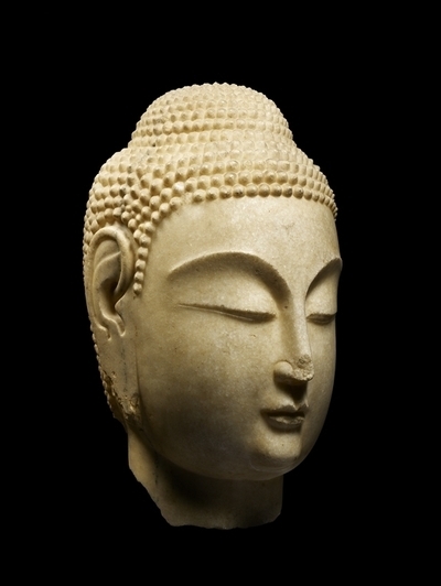 Tête de Bouddha, Chine du Nord © TDIC, Louvre Abou Dabi.