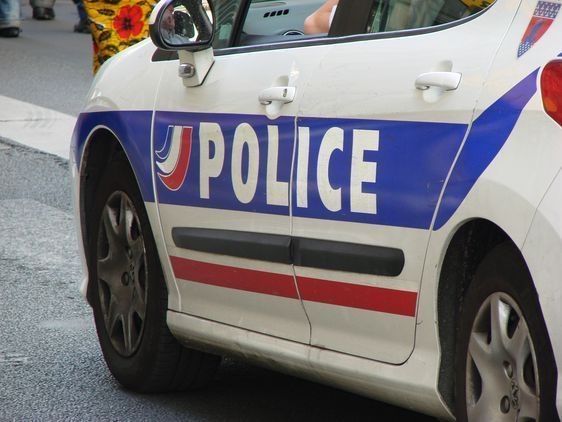 Véhicule de police suivant une manifestation non déclarée dans le 1er arrondissement de Paris - Photo : VD.