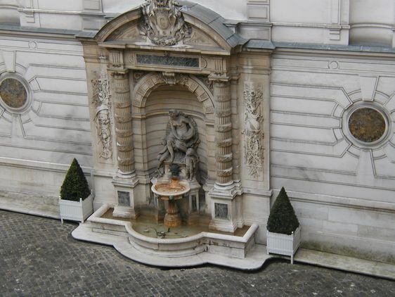 Fontaine de la mairie du 8e arrondissement - Photo : GF.