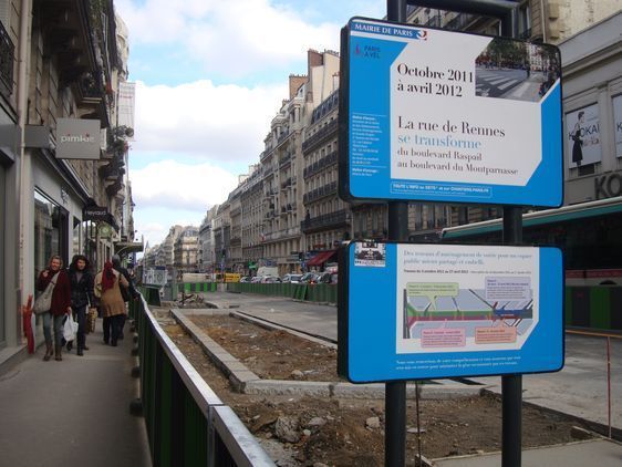 Les travaux de la rue de Rennes (3 octobre 2011 - 27 avril 2012) s'arrêtent du 10 décembre 2011 au 1er janvier 2012.