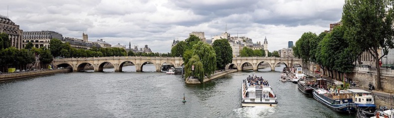 Le Pont-Neuf à Paris. Le Pont-Neuf à Paris.