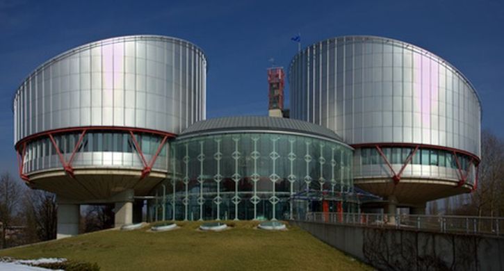 La Cour Européenne des Droits de l'Homme à Strasbourg © chasmer - fotolia. Groupement d'architectes : Richard Rogers Partnership Ltd, Londres, et Claude Bucher, Strasbourg.