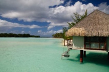 Bungalow donnant dans le lagon à Bora-Bora © DR 2017. Bungalow donnant dans le lagon à Bora-Bora © DR 2017.