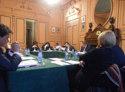 Les élus réunis dans la salle du conseil de la mairie du 8e arrondissement.
