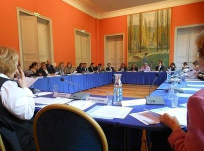 Exceptionnellement, les élus étaient réunis dans la salle des commissions pour le conseil d'arrondissement - Photo : GB.