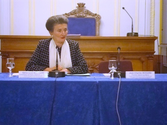 Geneviève Bertrand préside le conseil du 6e arrondissement à la place du maire, absent subitement.. Geneviève Bertrand préside le conseil du 6e arrondissement à la place du maire, absent subitement..