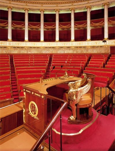 Le perchoir et le fauteuil du Président de l'Assemblée nationale (c) Assemblée Nationale. Le perchoir et le fauteuil du Président de l'Assemblée nationale (c) Assemblée Nationale.
