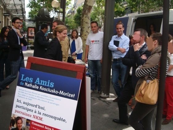 Lancement de la campagne des parrainages le 6 août 2012 dans le 17e arrondissement de Paris, avant le tour des plages.