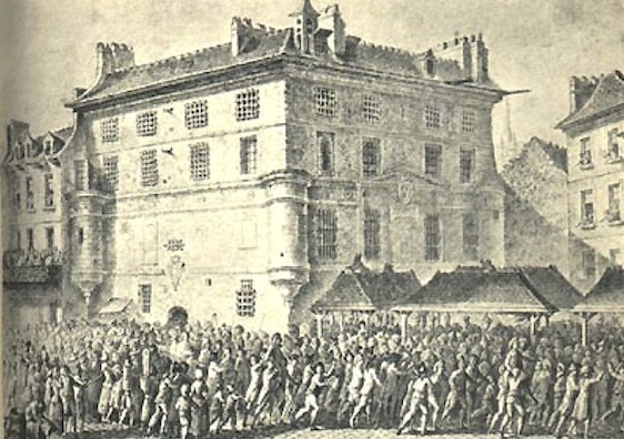 (8) Prison de l'Abbaye : située sur l'actuel passage de la Petite Boucherie et de la rue de l’Échaudé dans le 6e arrondissement de Paris, la prison de l’Abbaye est rasée lors du percement du boulevard Saint Germain en 1854. Ancienne dépendance de la justice de l’abbé de Saint- Germain-des-Prés devenue centre de détention pour des soldats de la garnison de Paris, elle est vendue en 1789 par l’État à la Ville de Paris. Sous la Commune, elle est le théâtre d’un des plus sombres épisodes révolutionnaires au début du mois de septembre 1792 © Ch. Marville, 9 avril 1854, Musée Carnavalet, Paris et Histoire pénitentiaire et Justice militaire, de Jacky Tronel. (8) Prison de l'Abbaye : située sur l'actuel passage de la Petite Boucherie et de la rue de l’Échaudé dans le 6e arrondissement de Paris, la prison de l’Abbaye est rasée lors du percement du boulevard Saint Germain en 1854. Ancienne dépendance de la justice de l’abbé de Saint- Germain-des-Prés devenue centre de détention pour des soldats de la garnison de Paris, elle est vendue en 1789 par l’État à la Ville de Paris. Sous la Commune, elle est le théâtre d’un des plus sombres épisodes révolutionnaires au début du mois de septembre 1792 © Ch. Marville, 9 avril 1854, Musée Carnavalet, Paris et Histoire pénitentiaire et Justice militaire, de Jacky Tronel.