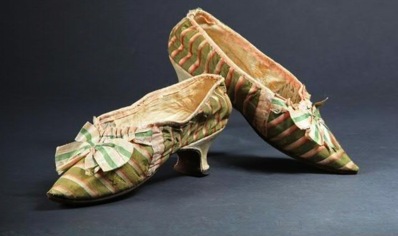 Lot n°20 Paire de souliers de Marie-Antoinette (c) Coutau-Bégarie.