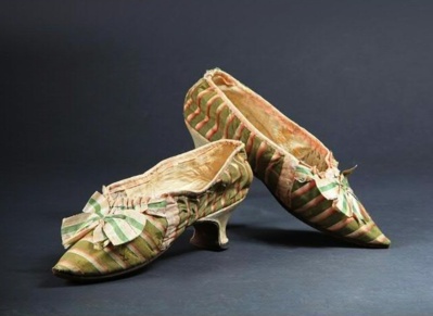 Paire de souliers de Marie-Antoinette (c) Etude Coutau-Bégarie.