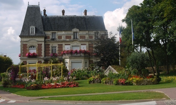 La mairie de Claye-Souilly en Seine-et-Marne (11 128 habitants en 2009) du député-maire Yves Albarello (c) Pline - août 2010.