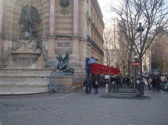 Le 20 février 2013 : le matin du départ du kiosque de la place Saint-Michel vers le boulevard Saint-Germain.