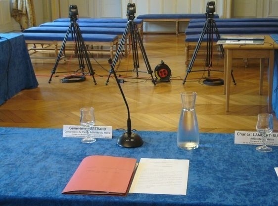 Avant le conseil d'arrondissement. Avant le conseil d'arrondissement.
