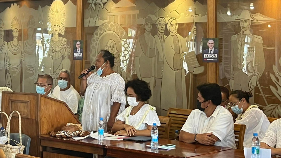 La salle du conseil de la mairie de Papeete a accueilli une réunion publique pour l'annonce de l'accord Nena - Zemmour - Photo : DR.