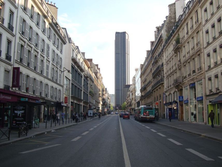 Le haut de la rue de Rennes, un dimanche en 2009 - Photo : VD. Le haut de la rue de Rennes, un dimanche en 2009 - Photo : VD.