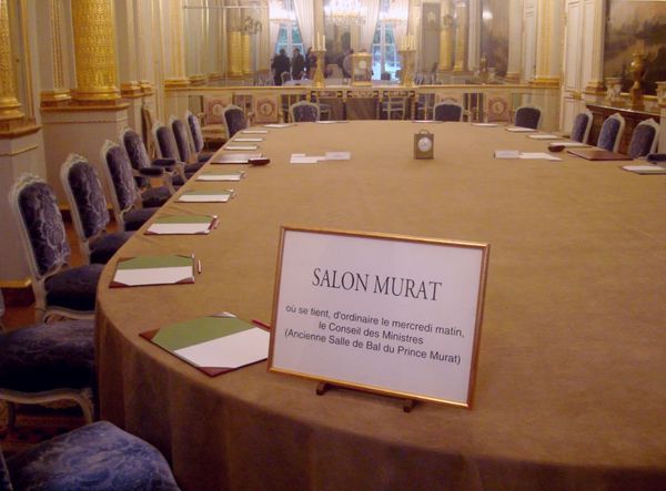 La petite salle du Salon Murat où se tient le conseil des ministres au Palais de l'Elysée était une ancienne salle de bal - Photo : VD.