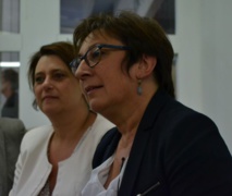 La secrétaire d’Etat et l’adjointe à la Maire à l’écoute des créateurs de SenseCube © AC La secrétaire d’Etat et l’adjointe à la Maire à l’écoute des créateurs de SenseCube © AC